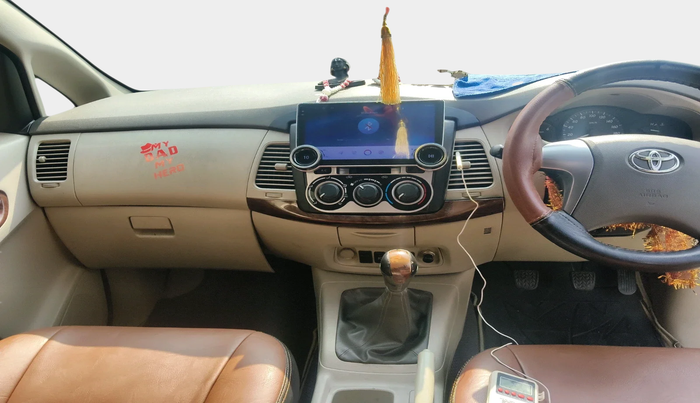 2014 Toyota Innova 2.5 G 7 STR, Diesel, Manual, 1,38,337 km, interior