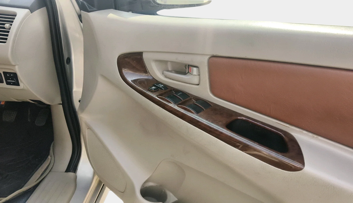 2014 Toyota Innova 2.5 G 7 STR, Diesel, Manual, 1,38,337 km, interior