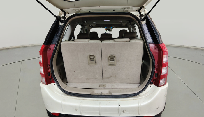 2017 Mahindra XUV500 W10, Diesel, Manual, 1,43,377 km, exterior