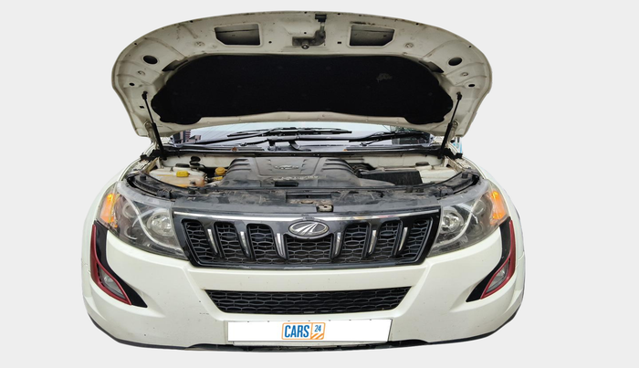 2017 Mahindra XUV500 W10, Diesel, Manual, 1,43,377 km, exterior