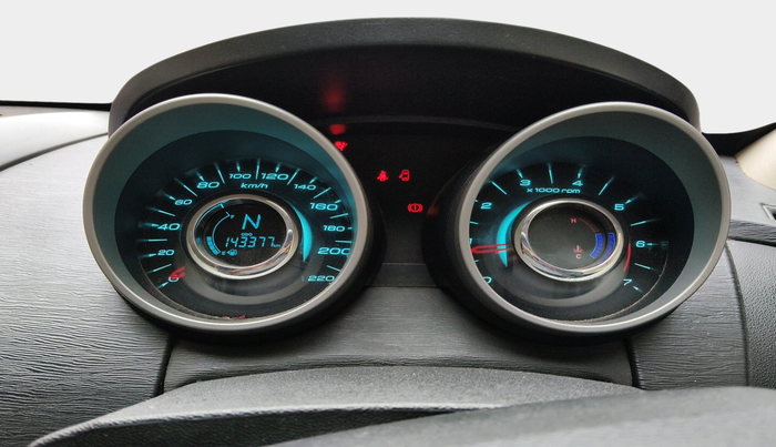 2017 Mahindra XUV500 W10, Diesel, Manual, 1,43,377 km, interior