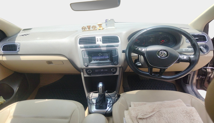 2016 Volkswagen Vento HIGHLINE 1.5 AT, Diesel, Automatic, 1,36,822 km, interior