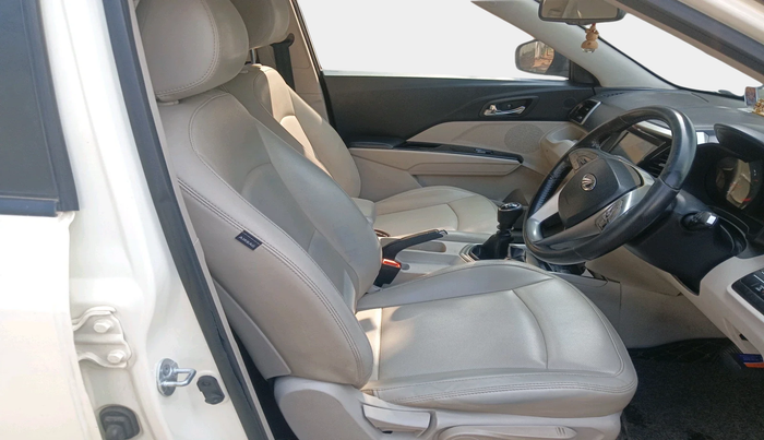 2019 Mahindra XUV300 W8 (O) 1.2 PETROL, Petrol, Manual, 1,55,276 km, interior