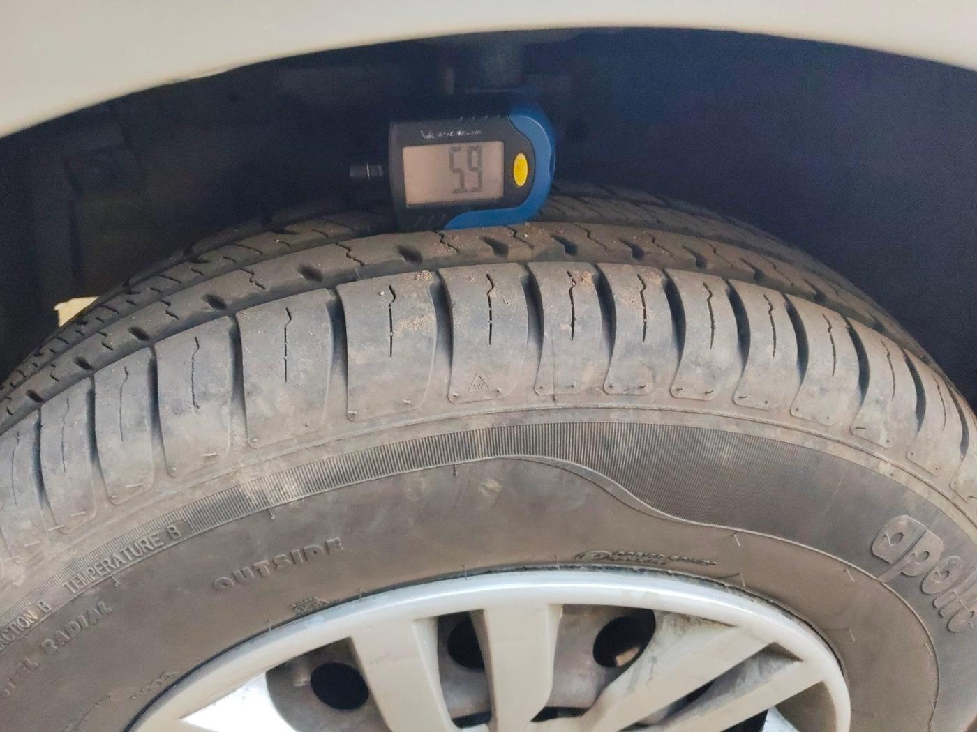 2014 Maruti Swift Dzire VDI, Diesel, Manual, 2,12,427 km, tyre