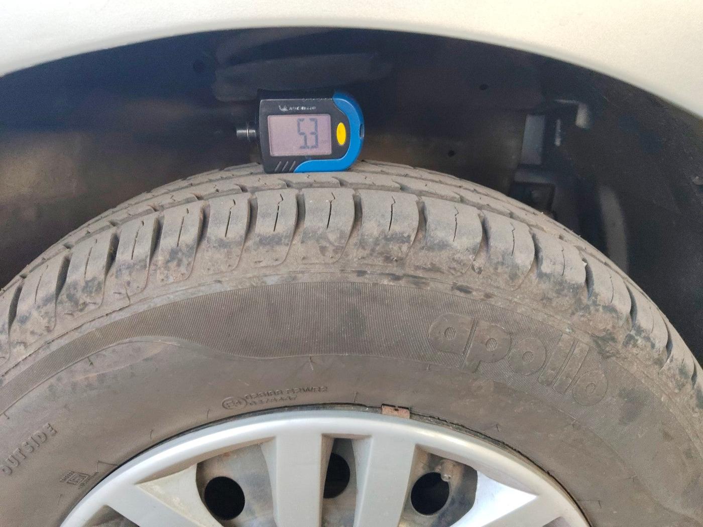 2014 Maruti Swift Dzire VDI, Diesel, Manual, 2,12,427 km, tyre