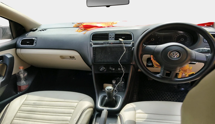 2010 Volkswagen Polo HIGHLINE1.2L, Petrol, Manual, 1,68,689 km, interior