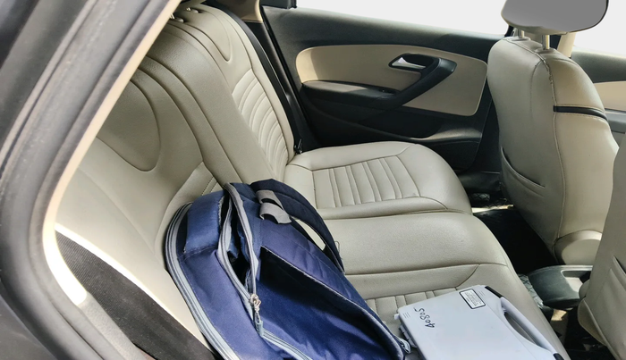 2010 Volkswagen Polo HIGHLINE1.2L, Petrol, Manual, 1,68,689 km, interior