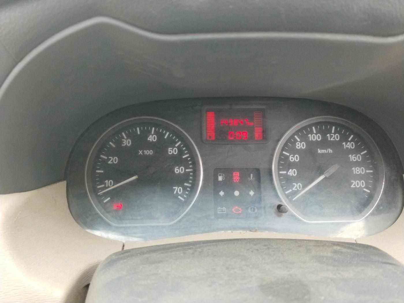 2014 Nissan Terrano XV D THP PREMIUM 110 PS, Diesel, Manual, 1,44,000 km, interior