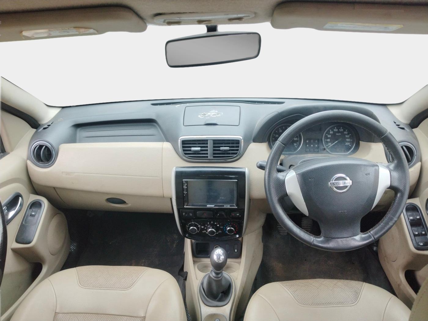 2014 Nissan Terrano XV D THP PREMIUM 110 PS, Diesel, Manual, 1,44,000 km, interior