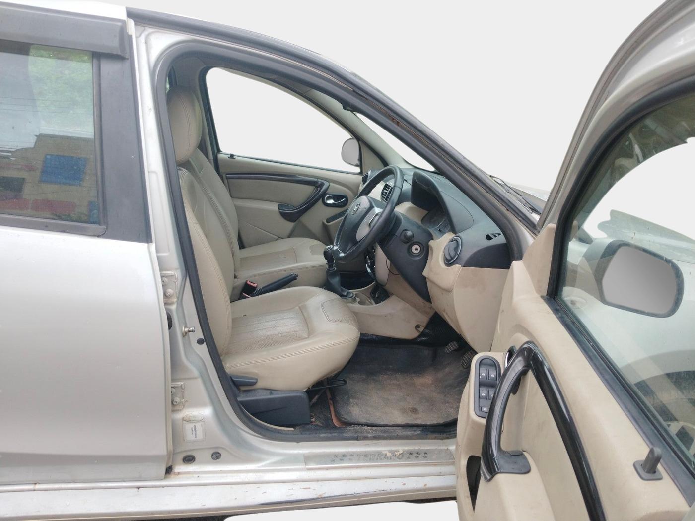 2014 Nissan Terrano XV D THP PREMIUM 110 PS, Diesel, Manual, 1,44,000 km, interior