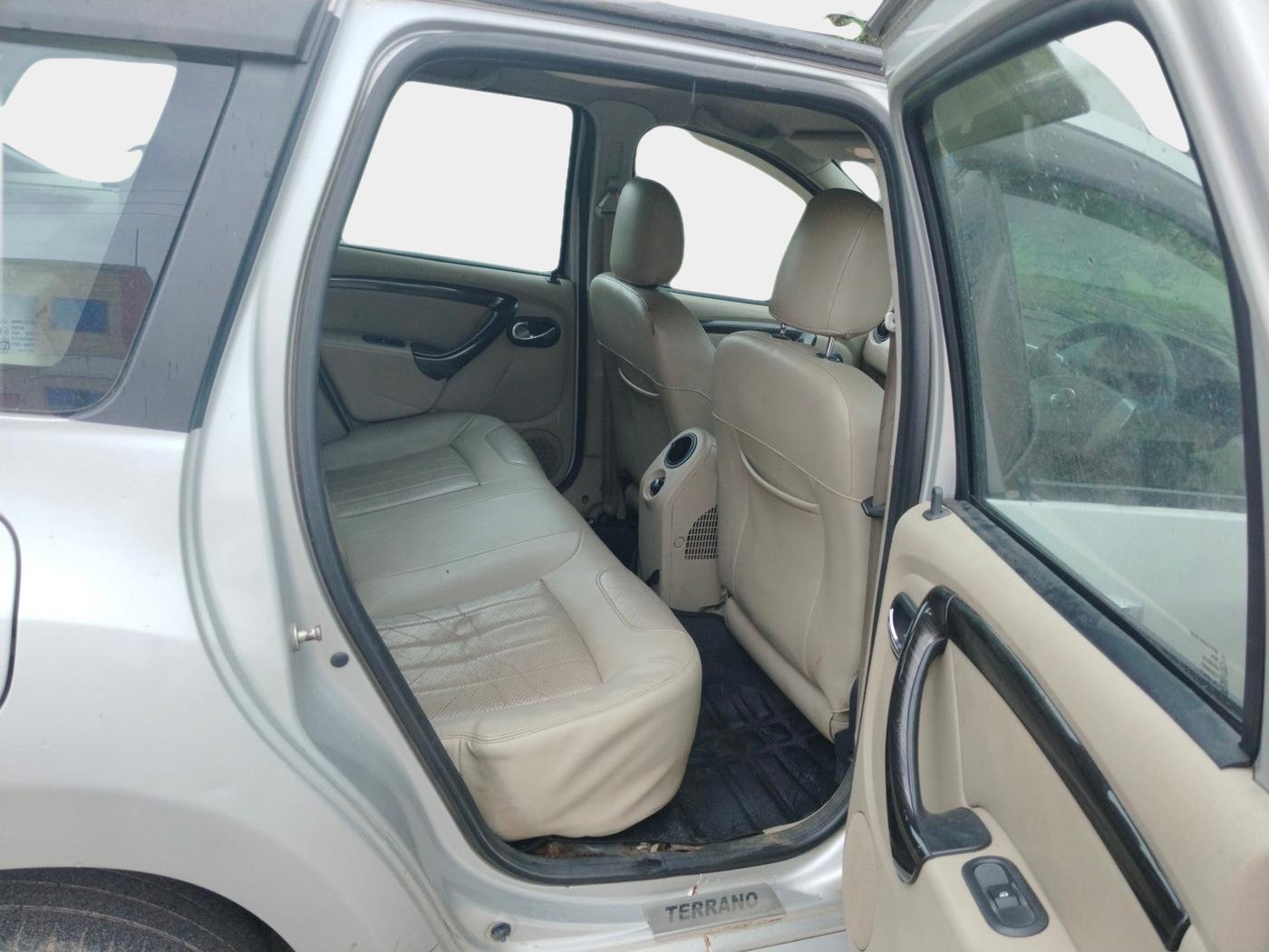 2014 Nissan Terrano XV D THP PREMIUM 110 PS, Diesel, Manual, 1,44,000 km, interior
