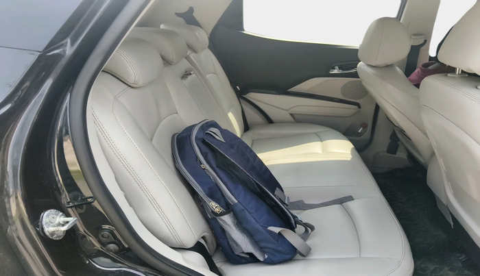 2021 Mahindra XUV300 W8 (O) 1.2 PETROL, Petrol, Manual, 82,509 km, interior