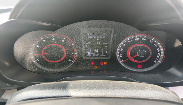 2021 Mahindra XUV300 W8 (O) 1.2 PETROL, Petrol, Manual, 82,509 km, interior