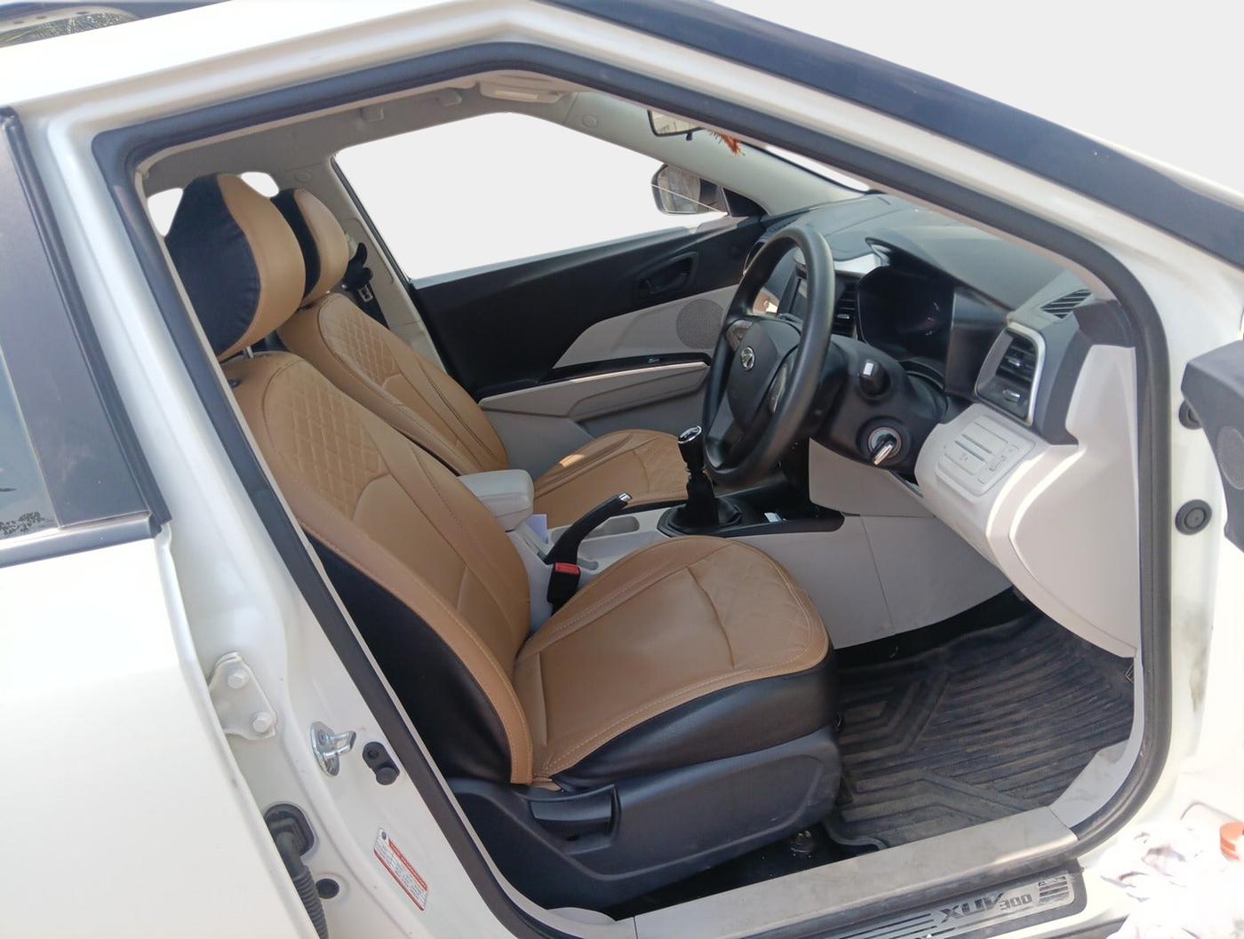 2020 Mahindra XUV300 W6 1.2 PETROL, Petrol, Manual, 34,096 km, interior