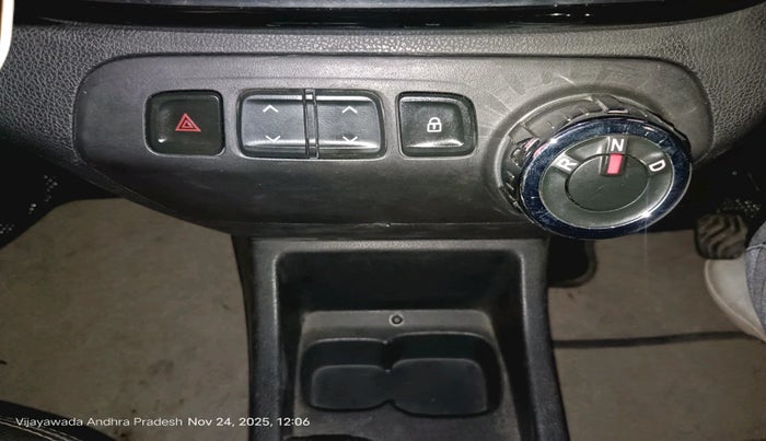 2017 Renault Kwid RXT 1.0 AMT, Petrol, Automatic, 22,648 km, interior