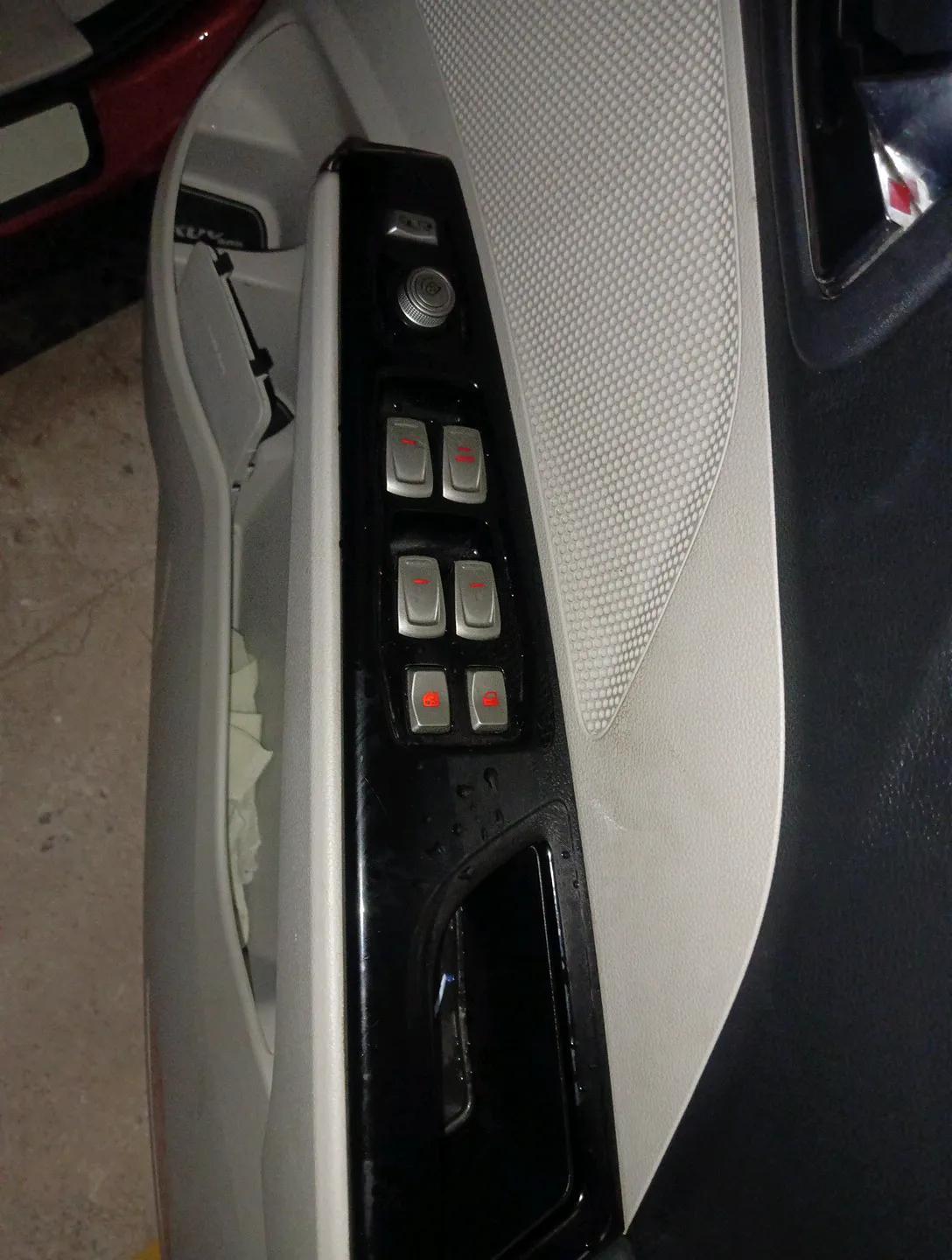 2023 Mahindra XUV300 W8 1.5 DIESEL, Diesel, Manual, 44,292 km, interior