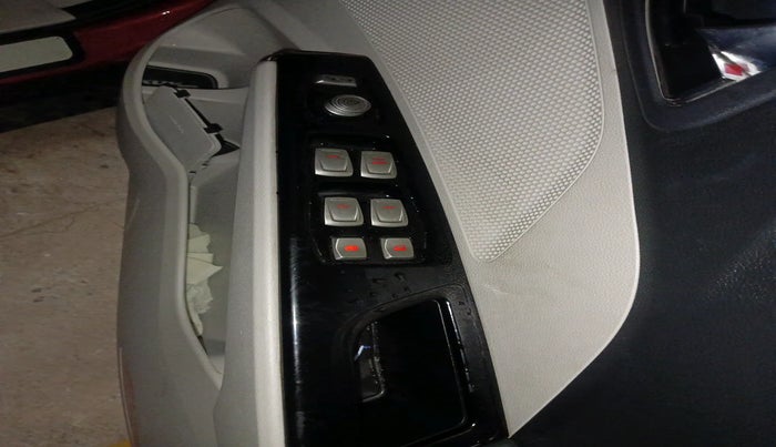 2023 Mahindra XUV300 W8 1.5 DIESEL, Diesel, Manual, 44,292 km, interior