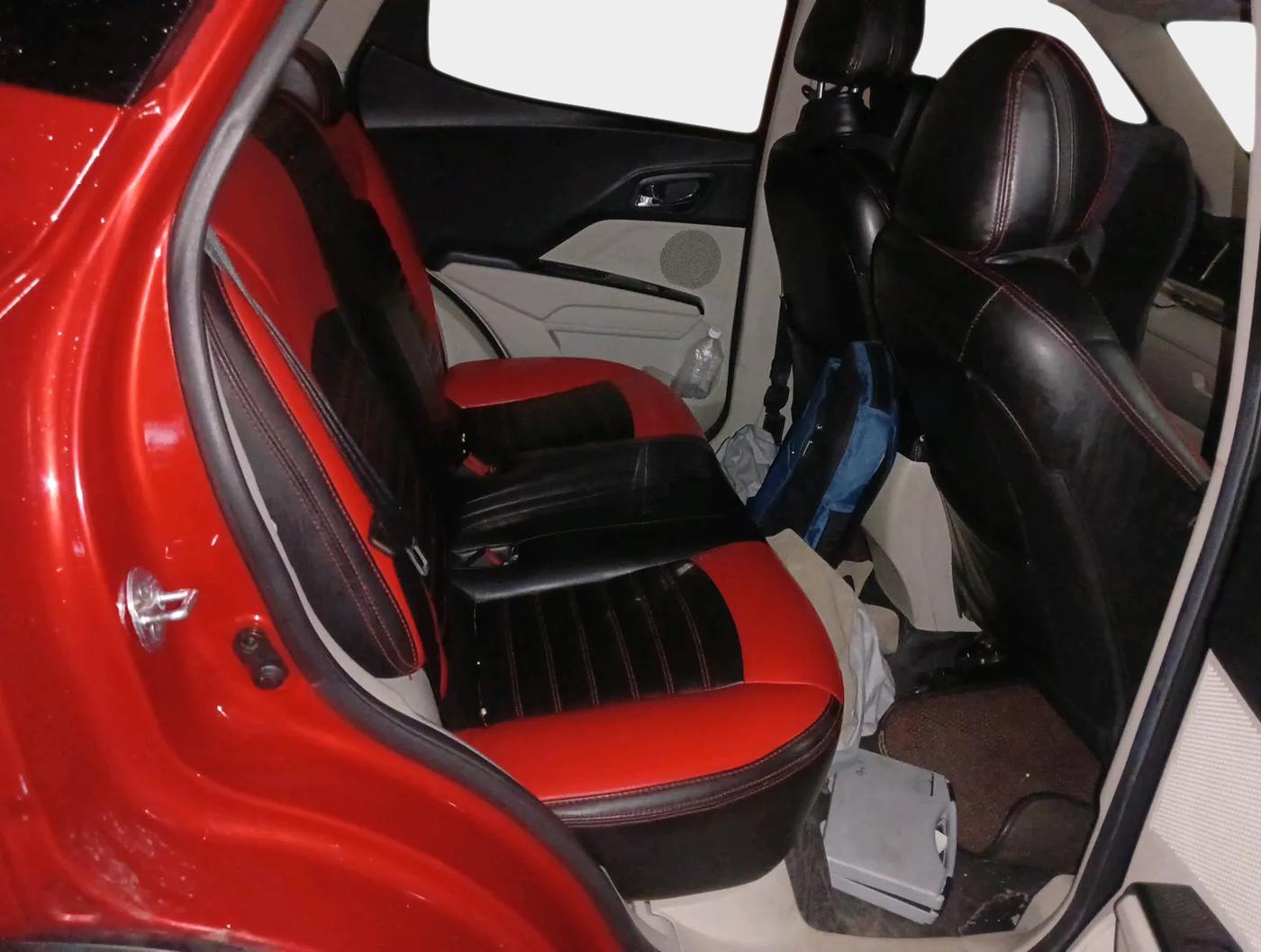 2023 Mahindra XUV300 W8 1.5 DIESEL, Diesel, Manual, 44,292 km, interior