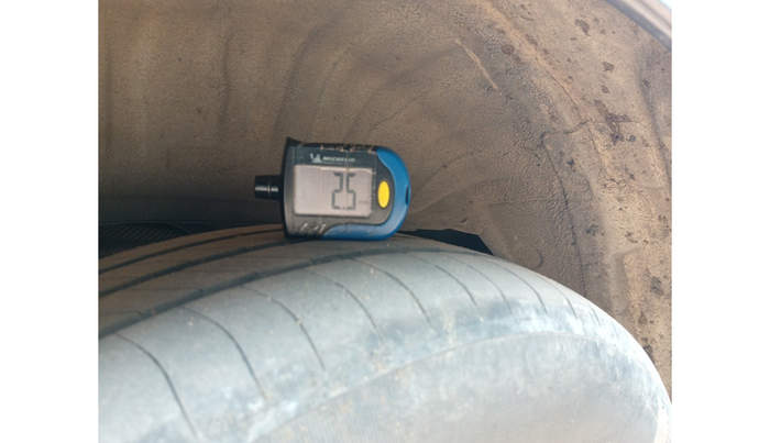 2016 Toyota Innova Crysta 2.4 ZX 7 STR, Diesel, Manual, 2,10,537 km, tyre