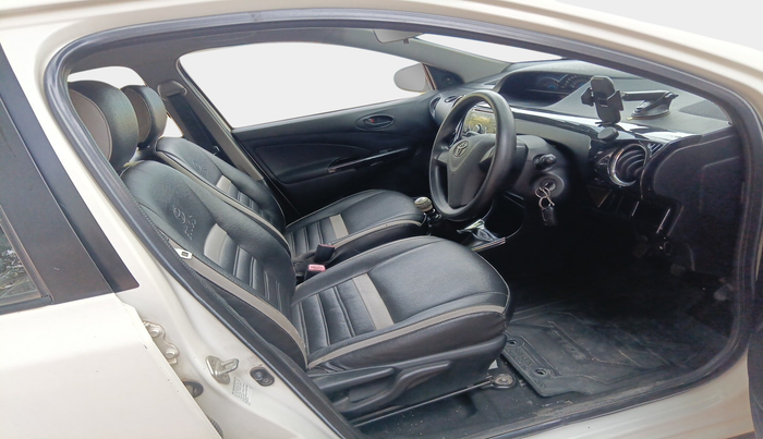 2014 Toyota Etios CROSS 1.4 GD, Diesel, Manual, 57,646 km, interior