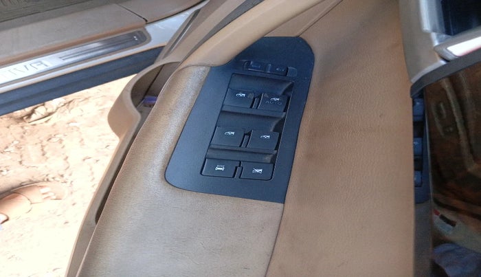 2011 Chevrolet Captiva LT, Diesel, Manual, 1,19,340 km, interior