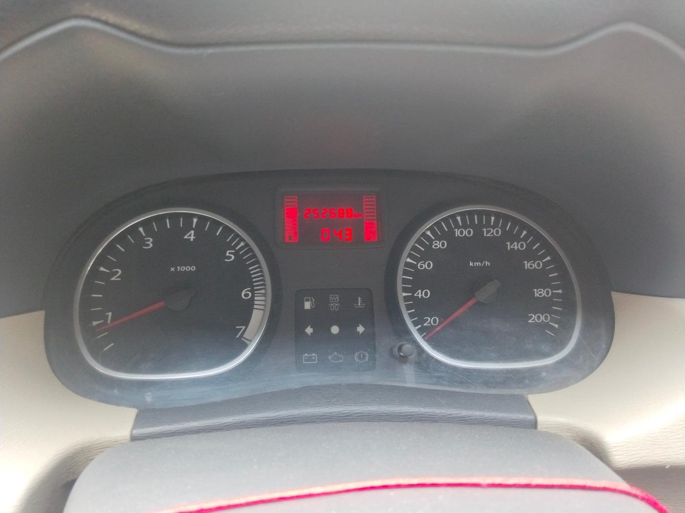 2013 Renault Duster 85 PS RXL DIESEL, Diesel, Manual, 2,52,688 km, interior