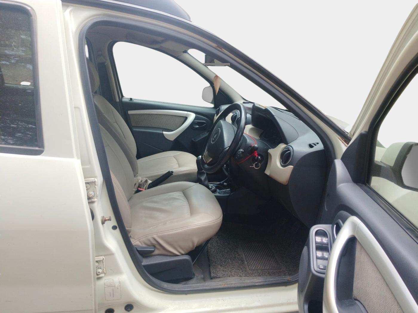 2013 Renault Duster 85 PS RXL DIESEL, Diesel, Manual, 2,52,688 km, interior
