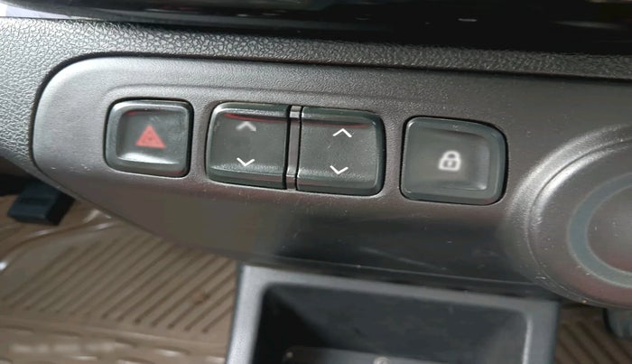 2018 Renault Kwid RXT 1.0, Petrol, Manual, 80,728 km, interior