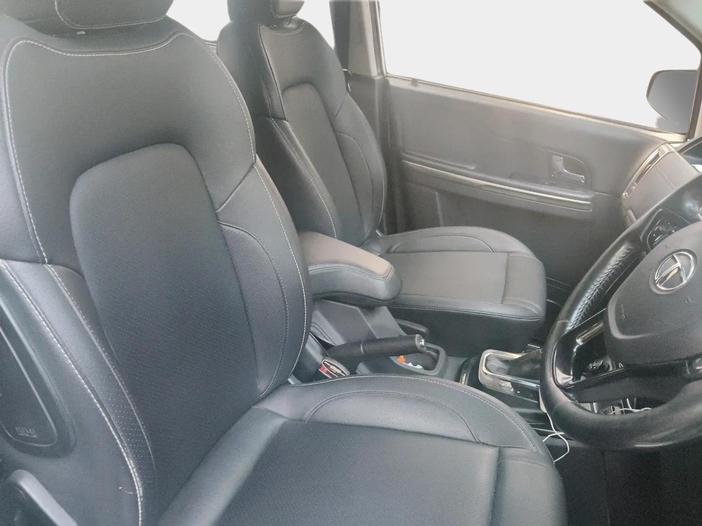2020 Tata Hexa XTA 4X2 7 STR, Diesel, Automatic, 1,60,000 km, interior