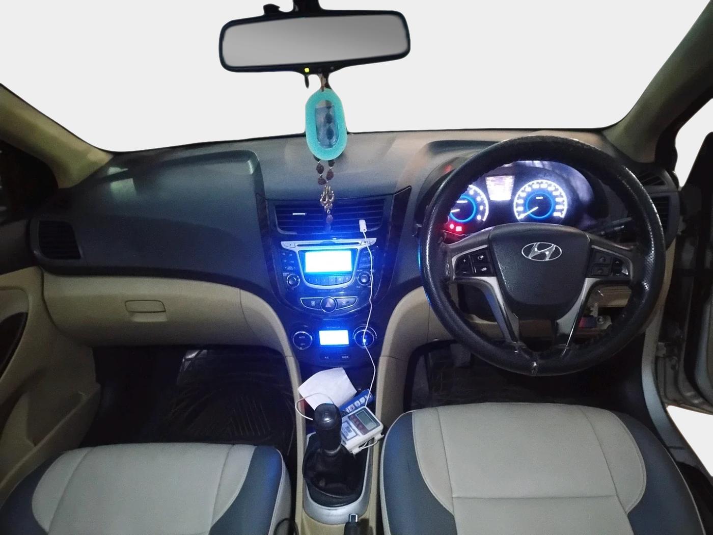 2013 Hyundai Verna FLUIDIC 1.6 VTVT SX, Petrol, Manual, 1,25,975 km, interior