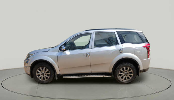 2017 Mahindra XUV500 W10 AT, Diesel, Automatic, 1,77,393 km, exterior