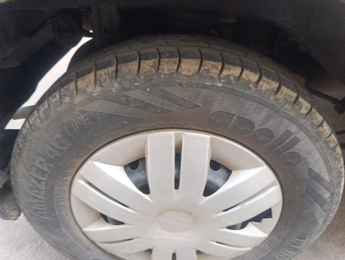 2010 Maruti Alto LXI, Petrol, Manual, 56,213 km, tyre