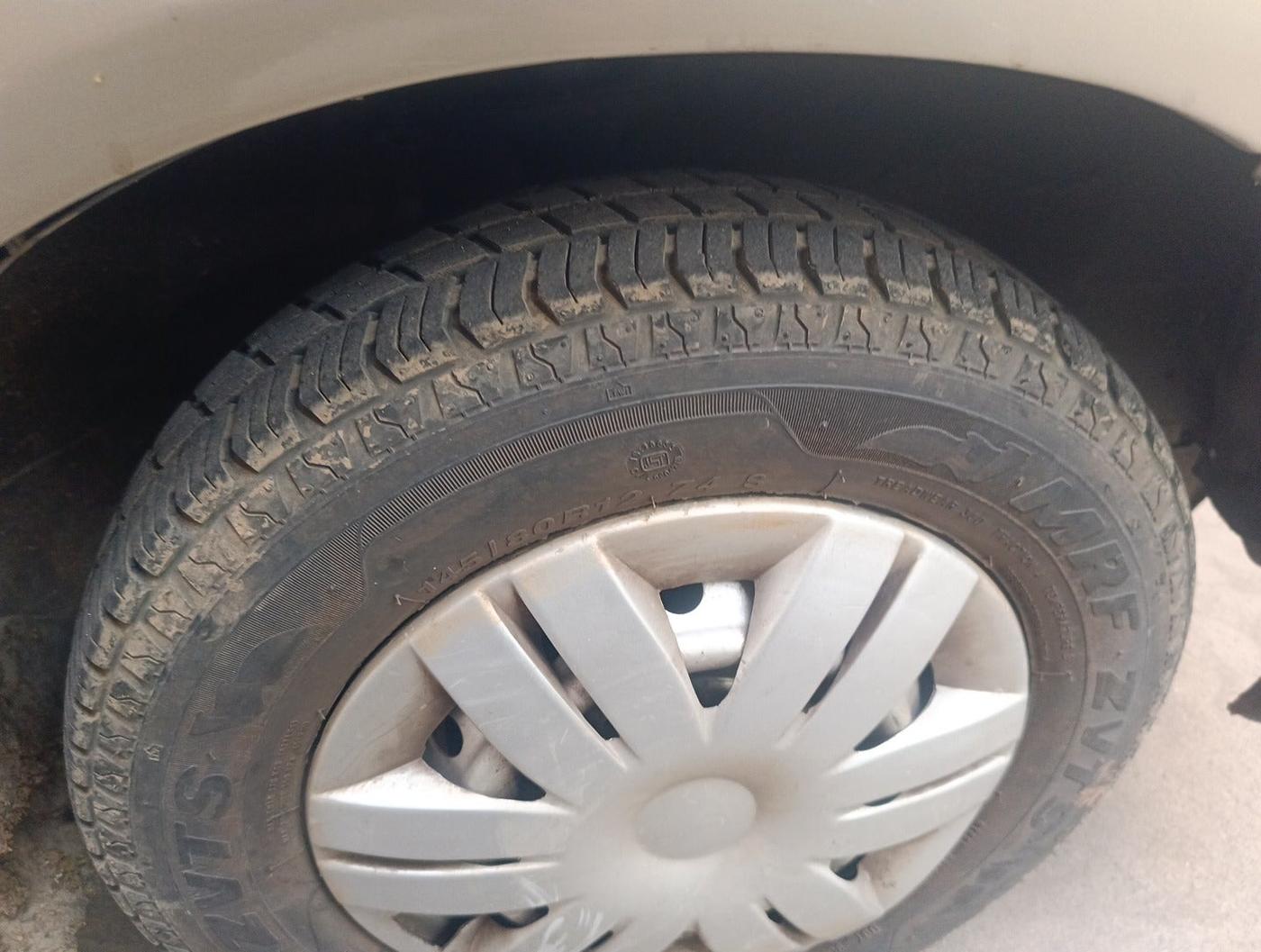 2010 Maruti Alto LXI, Petrol, Manual, 56,213 km, tyre