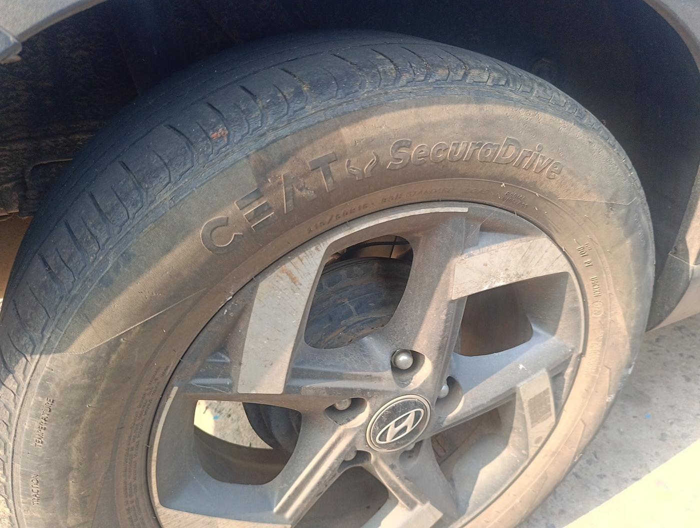 2021 Hyundai VENUE SX 1.0 TURBO IMT, Petrol, Manual, 55,643 km, tyre