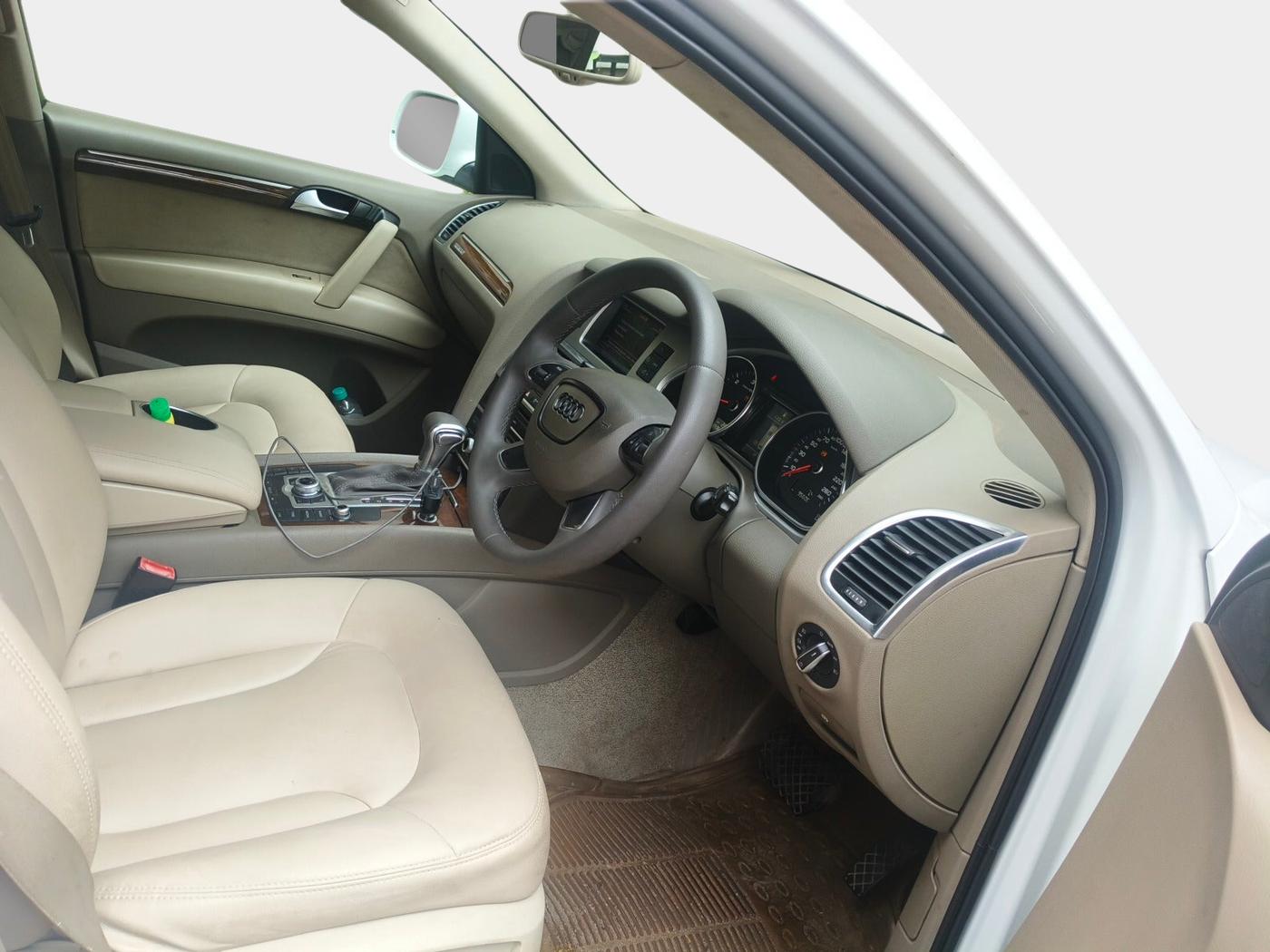 2012 Audi Q7 4.2 TDI QUATTRO, Diesel, Automatic, 1,43,719 km, interior