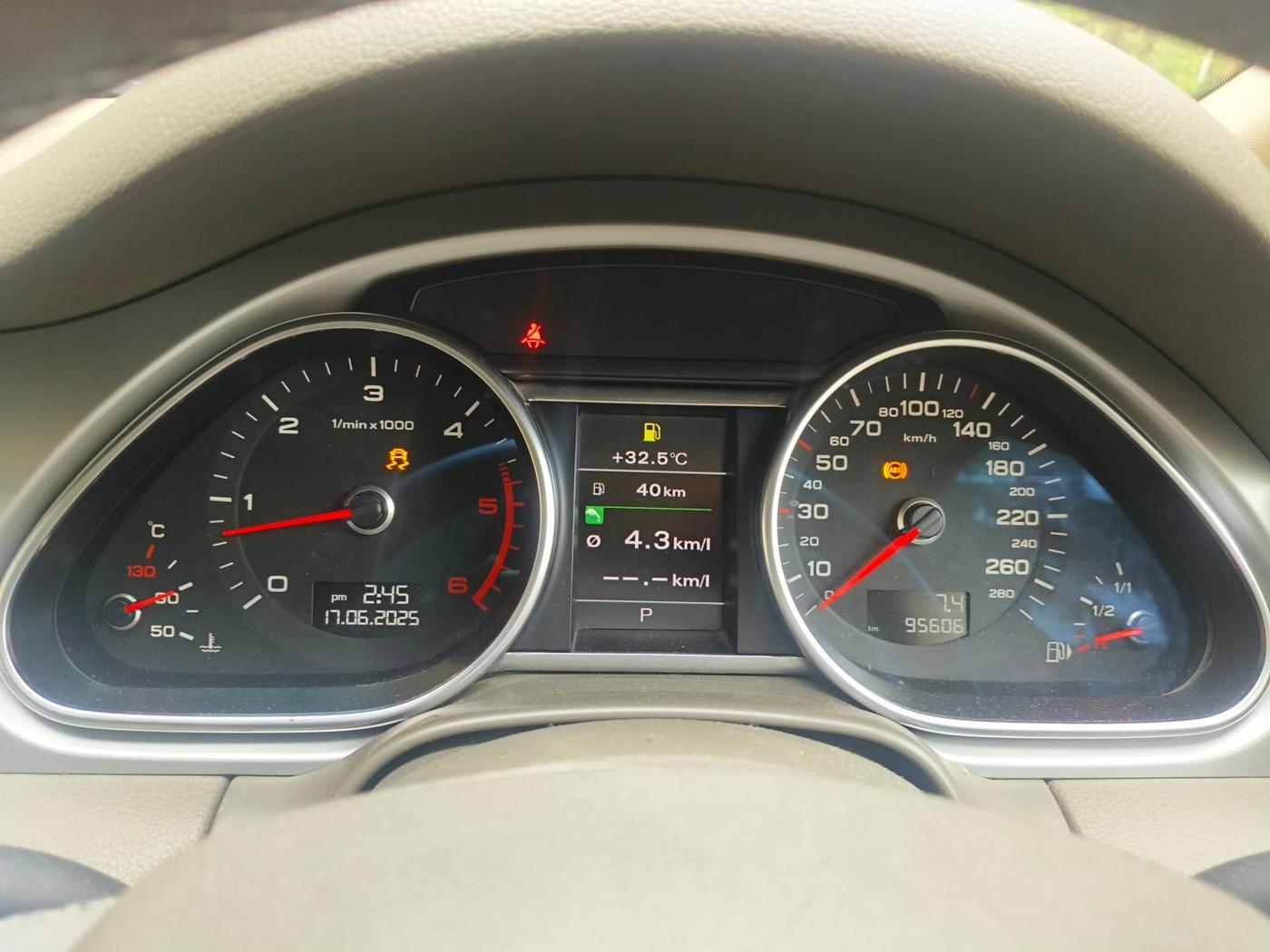 2012 Audi Q7 4.2 TDI QUATTRO, Diesel, Automatic, 1,43,719 km, interior