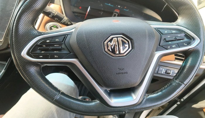 2021 MG HECTOR PLUS SHARP 2.0 DIESEL TURBO MT 6-STR DUAL TONE, Diesel, Manual, 1,16,397 km, interior