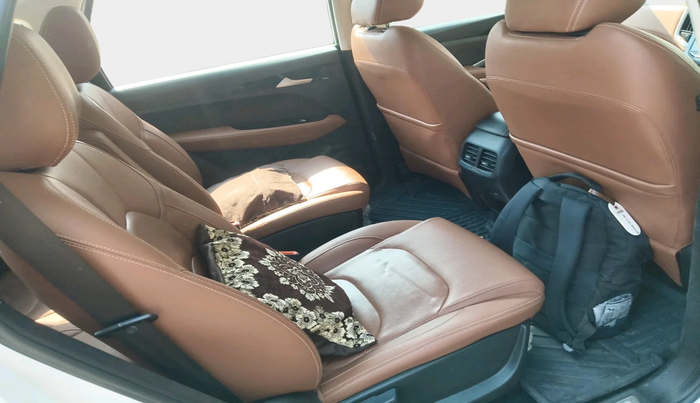 2021 MG HECTOR PLUS SHARP 2.0 DIESEL TURBO MT 6-STR DUAL TONE, Diesel, Manual, 1,16,397 km, interior