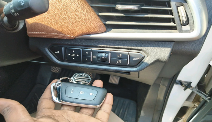 2021 MG HECTOR PLUS SHARP 2.0 DIESEL TURBO MT 6-STR DUAL TONE, Diesel, Manual, 1,16,397 km, interior