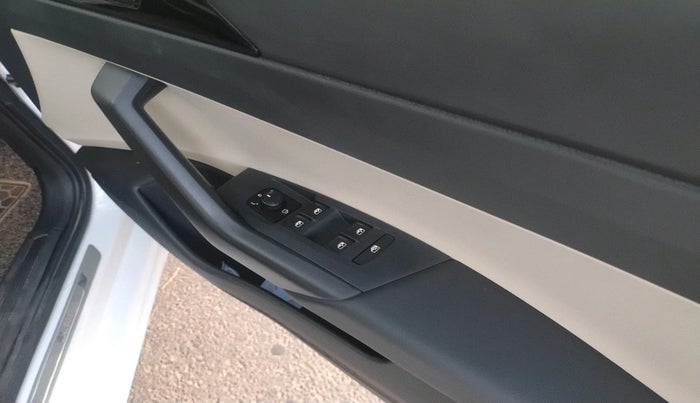 2022 Skoda SLAVIA STYLE 1.0L TSI MT, Petrol, Manual, 63,414 km, interior