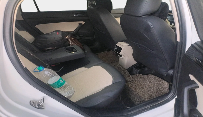 2022 Skoda SLAVIA STYLE 1.0L TSI MT, Petrol, Manual, 63,414 km, interior