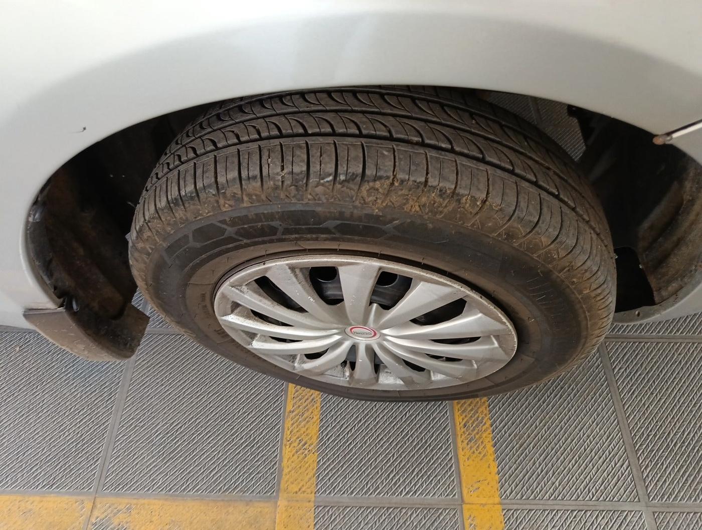 2013 Maruti Swift Dzire VXI, Petrol, Manual, 99,576 km, tyre