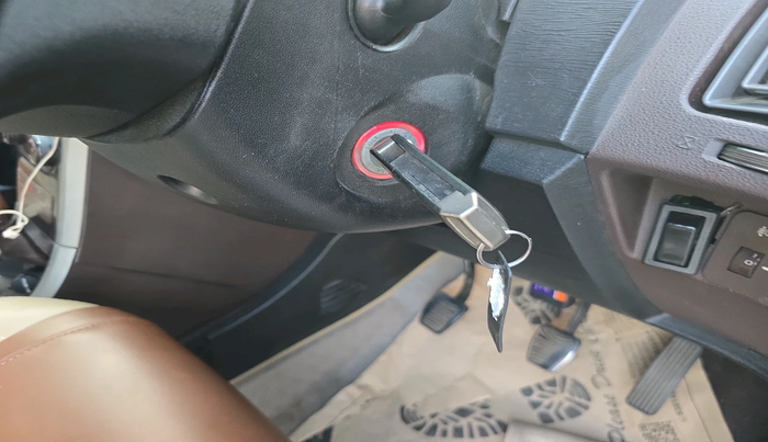 2014 Mahindra XUV500 W8, Diesel, Manual, 1,13,922 km, interior