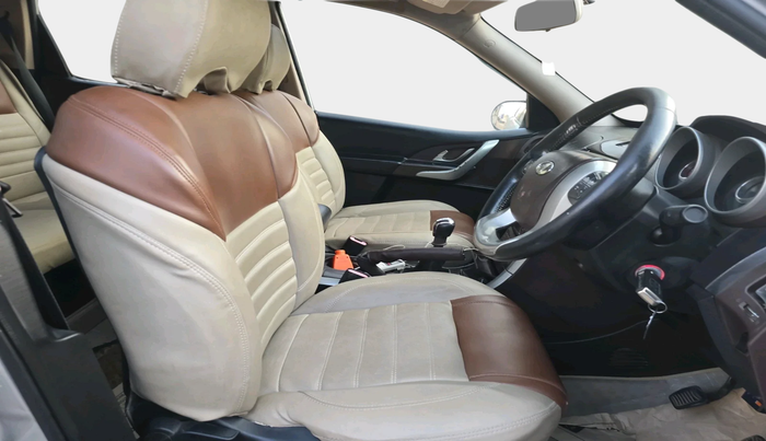 2014 Mahindra XUV500 W8, Diesel, Manual, 1,13,922 km, interior