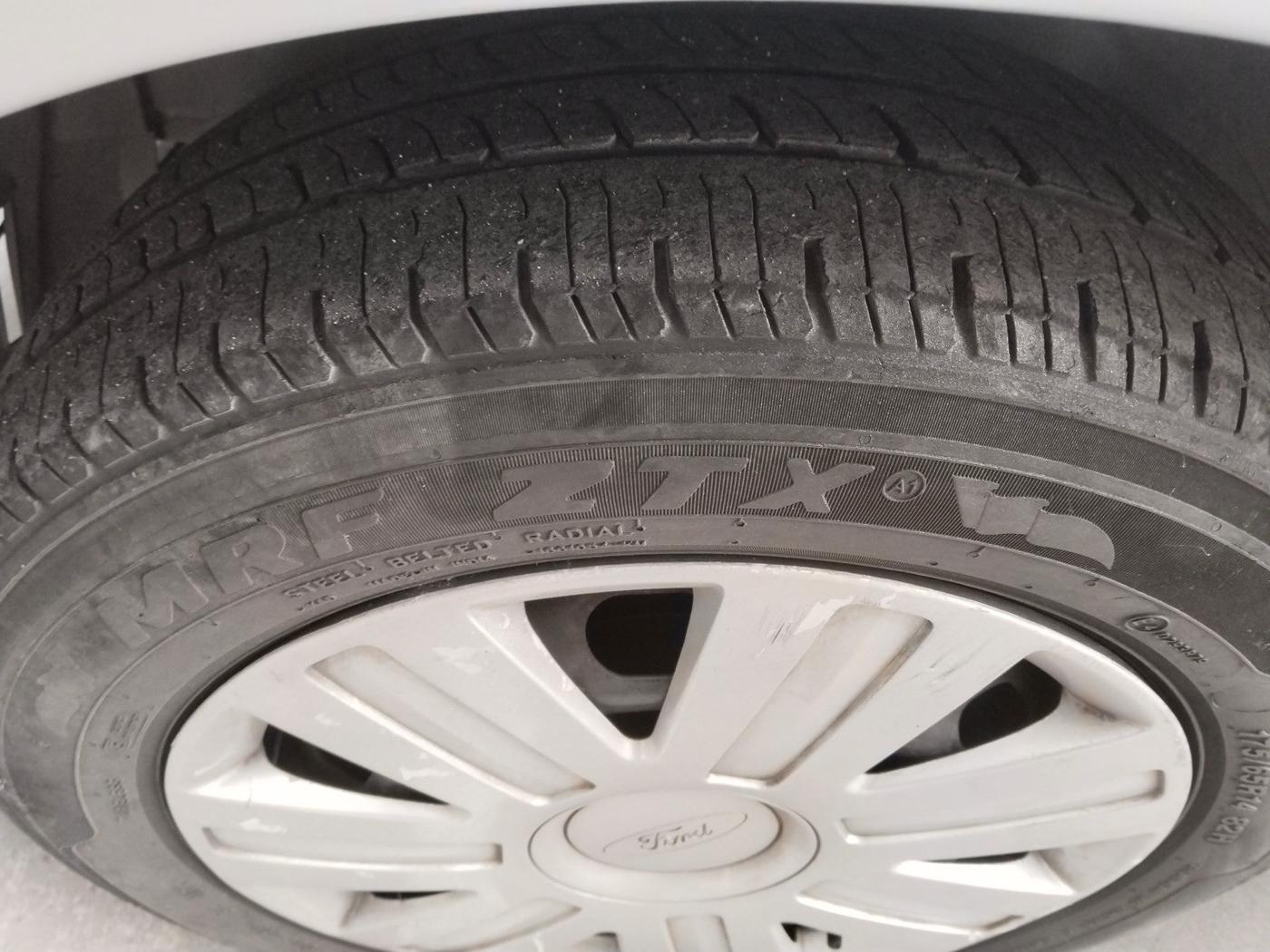 2011 Ford Figo ZXI 1.2 PETROL, Petrol, Manual, 48,797 km, tyre
