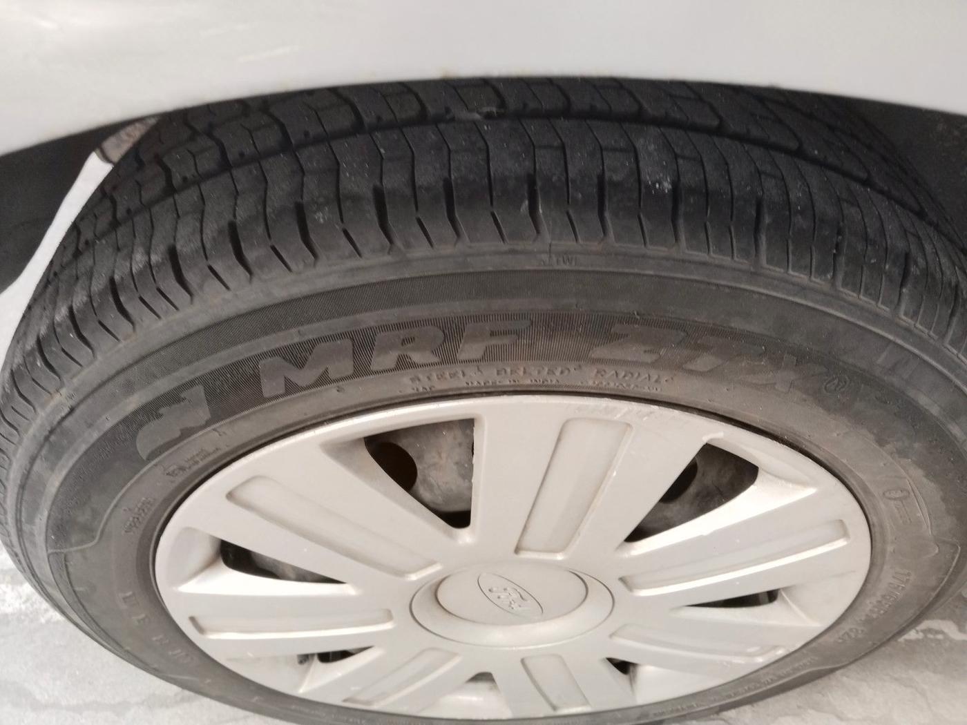 2011 Ford Figo ZXI 1.2 PETROL, Petrol, Manual, 48,797 km, tyre