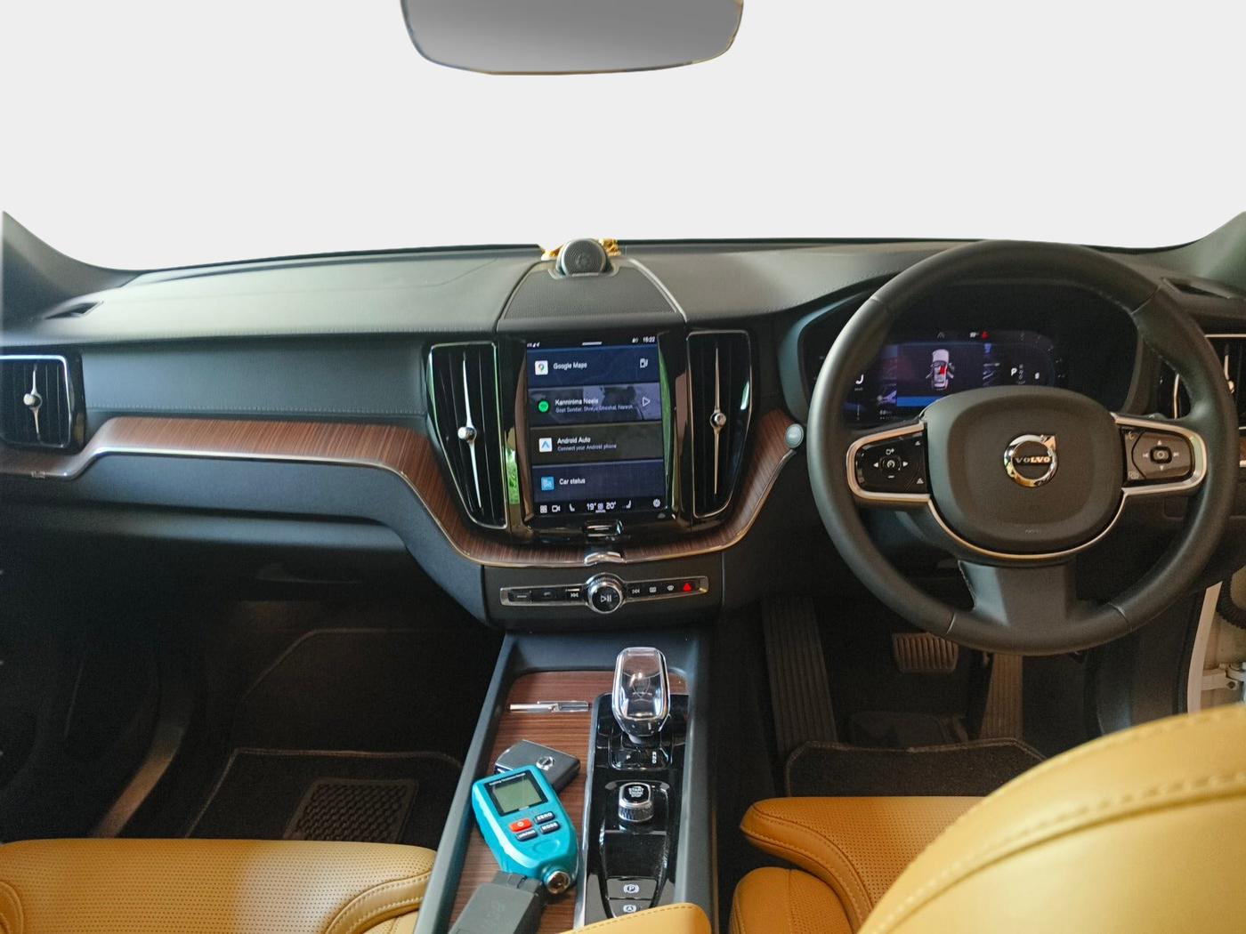 2024 Volvo XC 60 B5 ULTIMATE, Petrol, Automatic, 30,900 km, interior