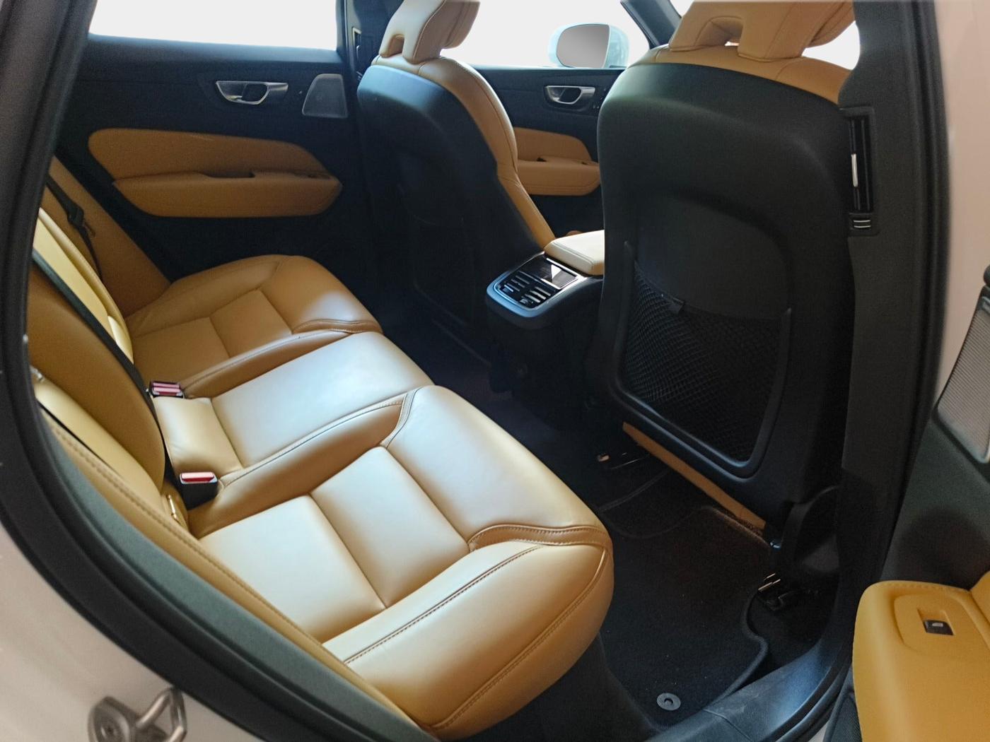2024 Volvo XC 60 B5 ULTIMATE, Petrol, Automatic, 30,900 km, interior