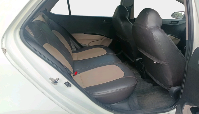 2014 Hyundai Grand i10 MAGNA 1.1 CRDI, Diesel, Manual, 1,14,776 km, interior