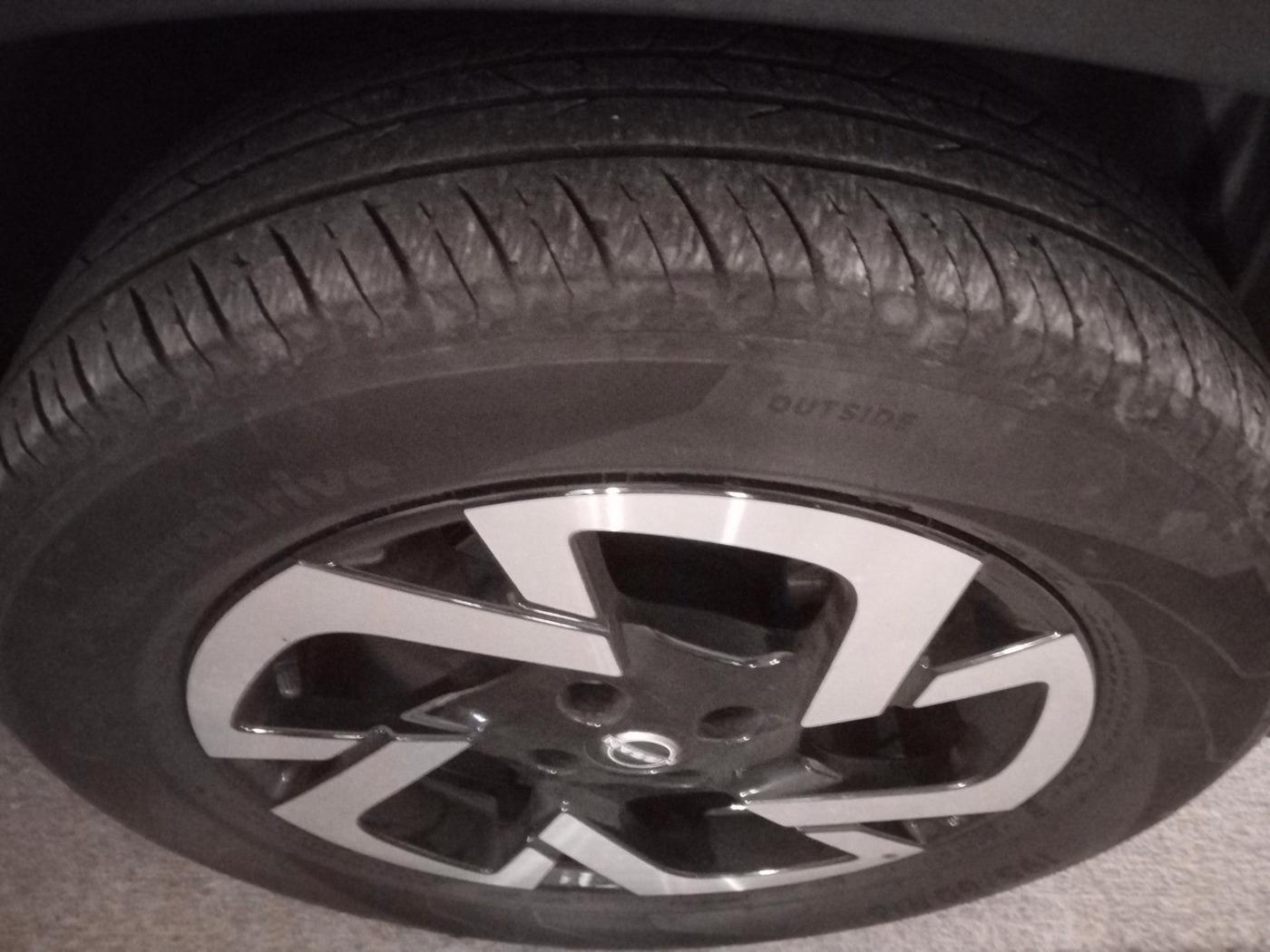 2023 Nissan MAGNITE XV PREMIUM, Petrol, Manual, 20,946 km, tyre